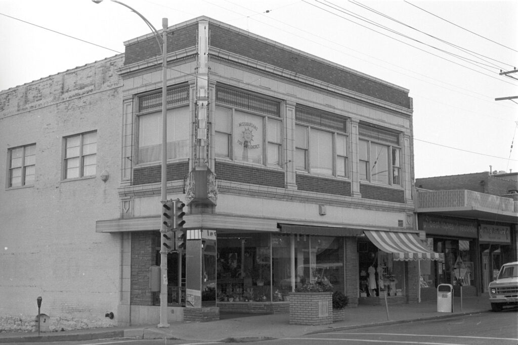 South Ninth Street. (Historic Inventory of Columbia, Missouri, P0052. P0052-72746-25. The State Historical Society of Missouri, Photograph Collection.)